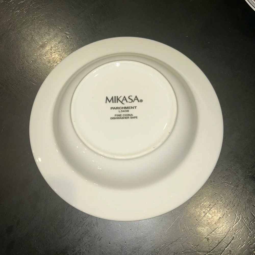 Mikasa Parchment (China) 5 Piece Place Setting - Picture 3 of 3